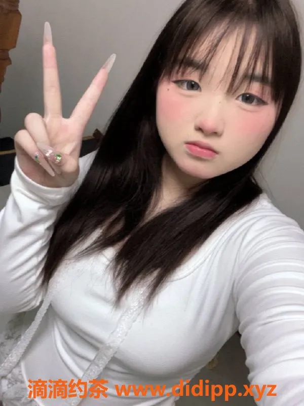 南通楼凤-崇川区馨儿，身高165，体重54，18岁微胖女优