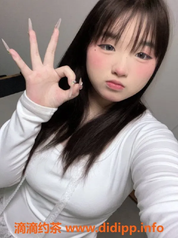 南通楼凤-崇川区馨儿，身高165，体重54，18岁微胖女优