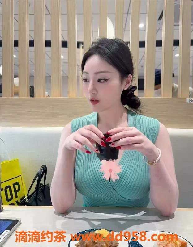 武汉楼凤-武昌诺雅，微胖丰满，高颜值妹子期待与你相遇