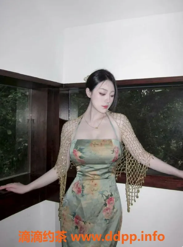 武汉楼凤-武昌诺雅，微胖丰满，高颜值妹子期待与你相遇