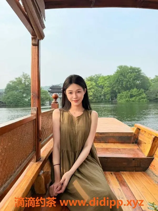 深圳楼凤-罗湖温柔美心，162cm, 23岁全套800元