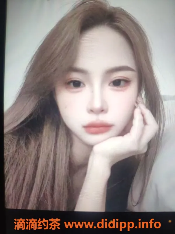 成都楼凤-锦江区香菜，6/11双飞享受，超长腿魅力