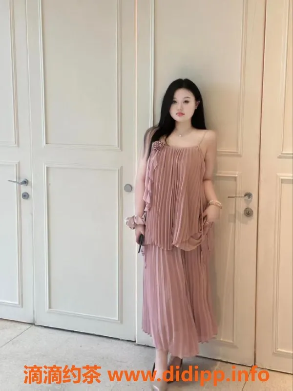 中山楼凤-东凤两位青春靓丽妹子，300快餐，400洗吹做