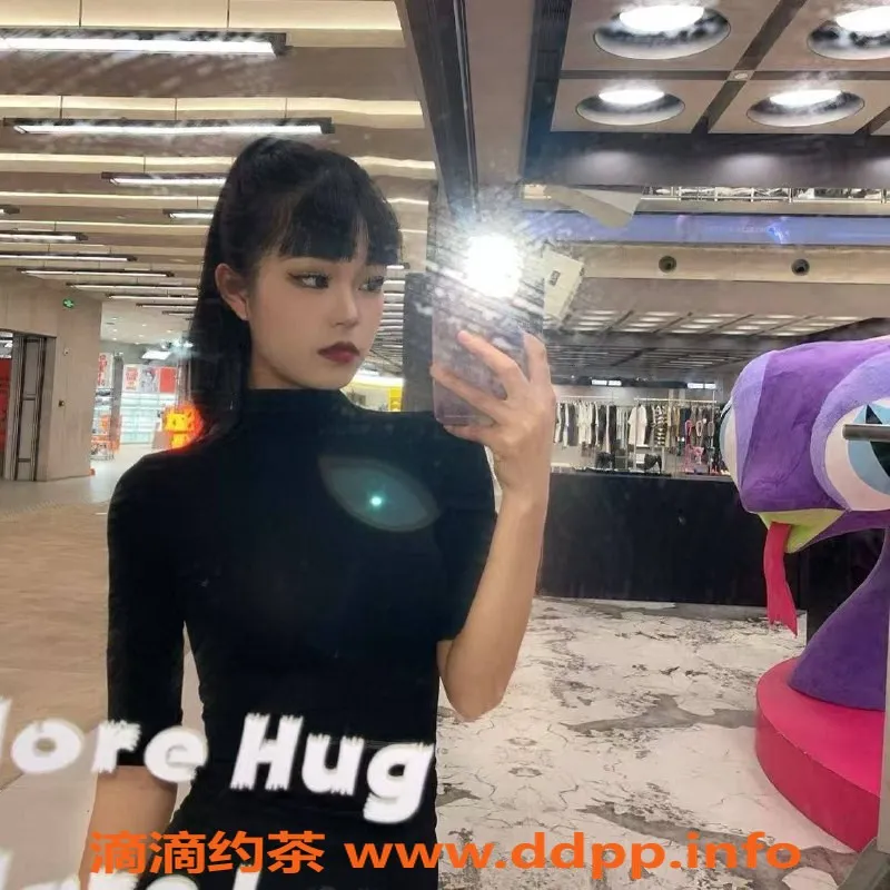 昆明楼凤-盘龙区嫩妹困困，800元接吻陪浴服务