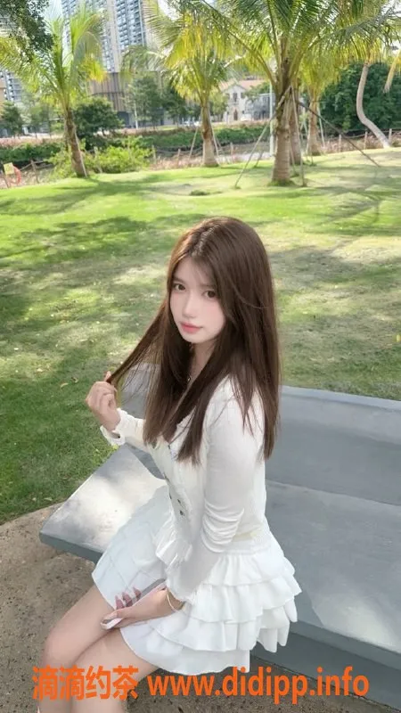 中山楼凤-西区19岁芊芊，胸围D，服务优质，价格亲民