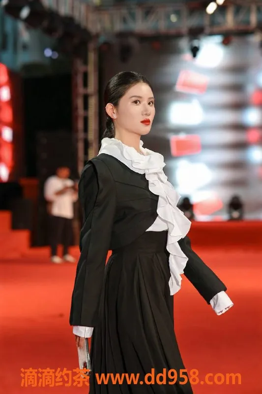 扬州楼凤-扬州邗江模特安夏，颜值态度满分