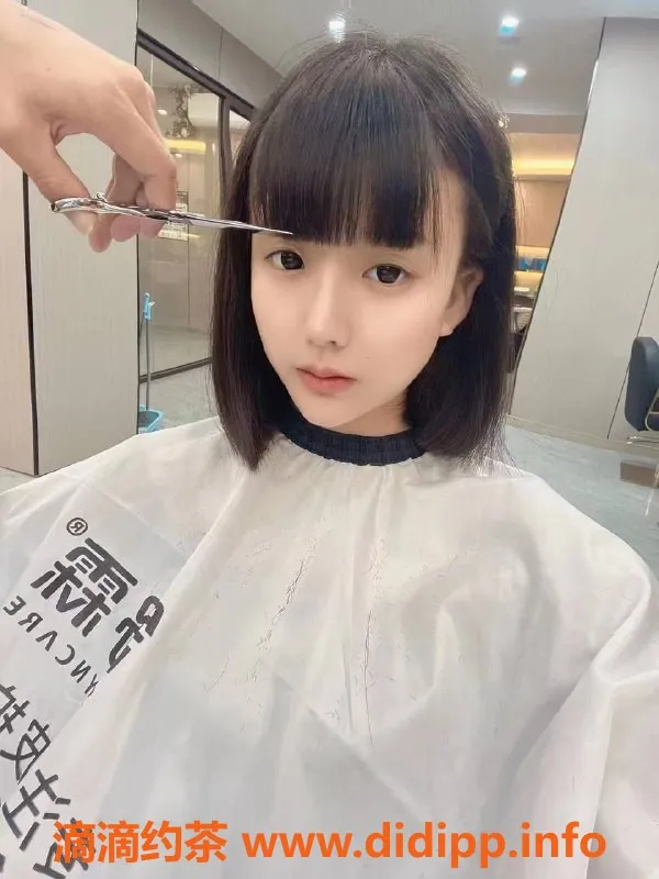 深圳楼凤-宝安思思，800元胸推陪浴，视频验证！