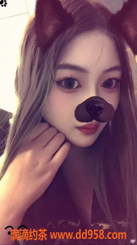 成都楼凤-高新区嫩妹念念，18岁172cm，车费5/9