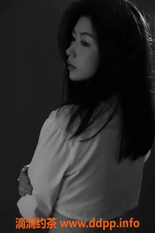 北京楼凤-北京木樨园夏小猪，24岁长腿妹子