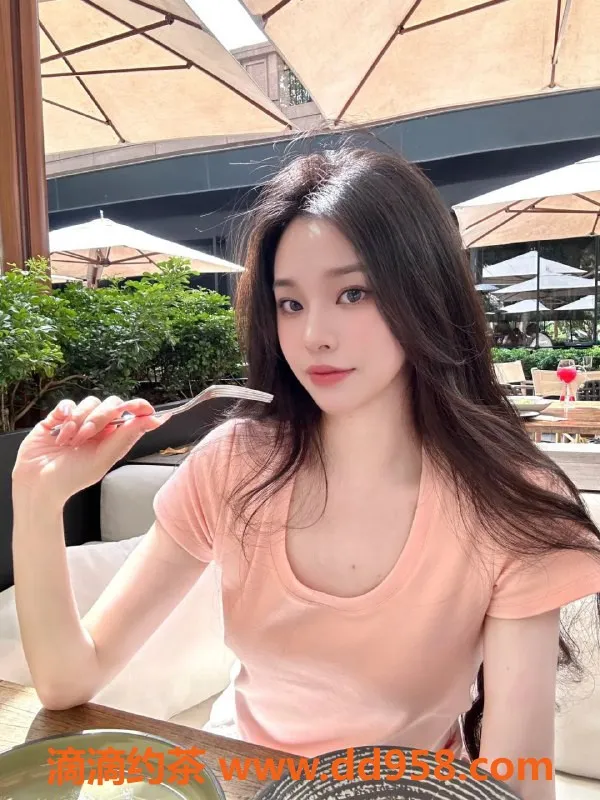 中山楼凤-古镇馨怡23岁，34C美胸，800元激情服务