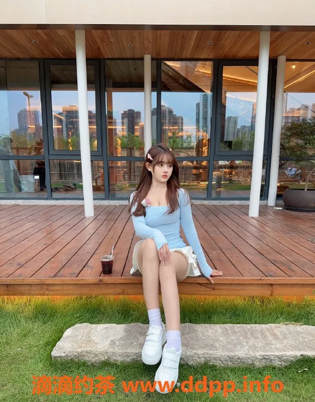 无锡楼凤-梁溪区小宝，166cm，54kg，年轻白虎陪浴服务