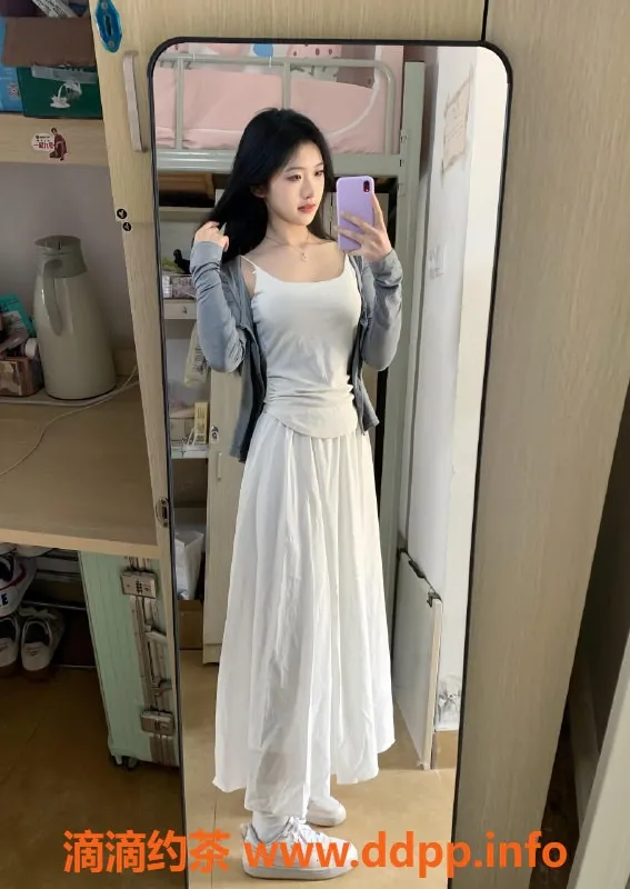 无锡楼凤-锡山区高颜值娃娃，160/51，特殊服务陪浴