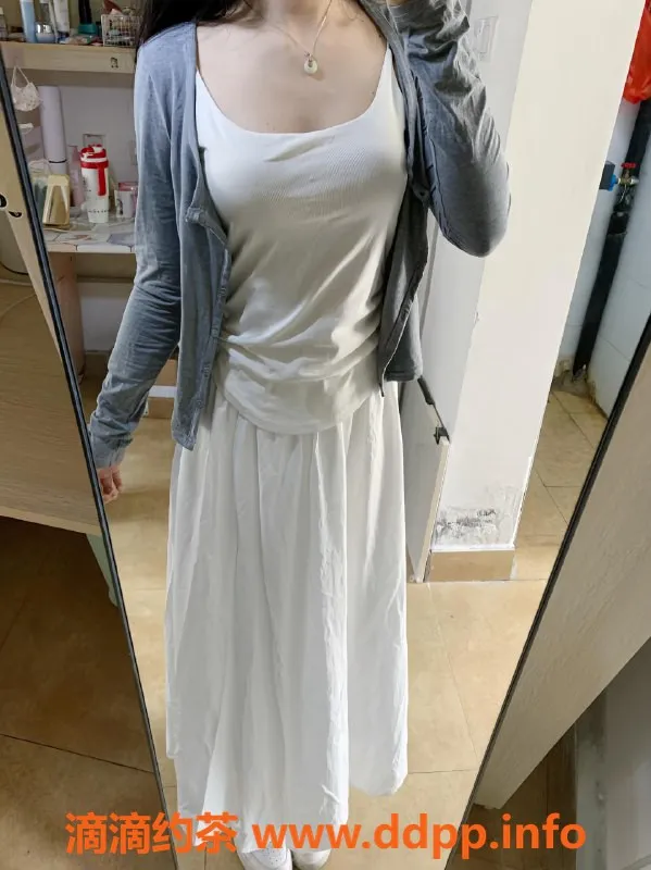 无锡楼凤-锡山区高颜值娃娃，160/51，特殊服务陪浴