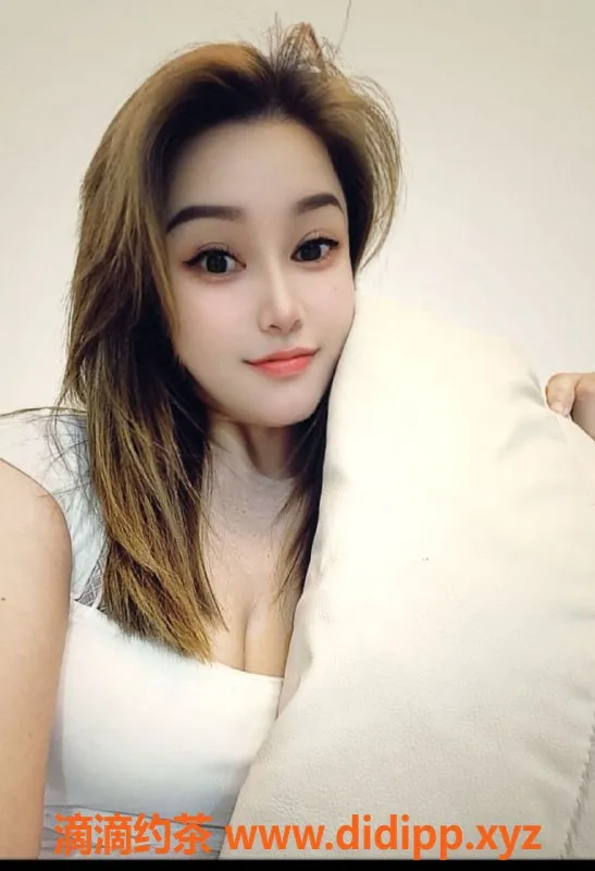 中山楼凤-西区果果，34C挺拔身材，服务400元起