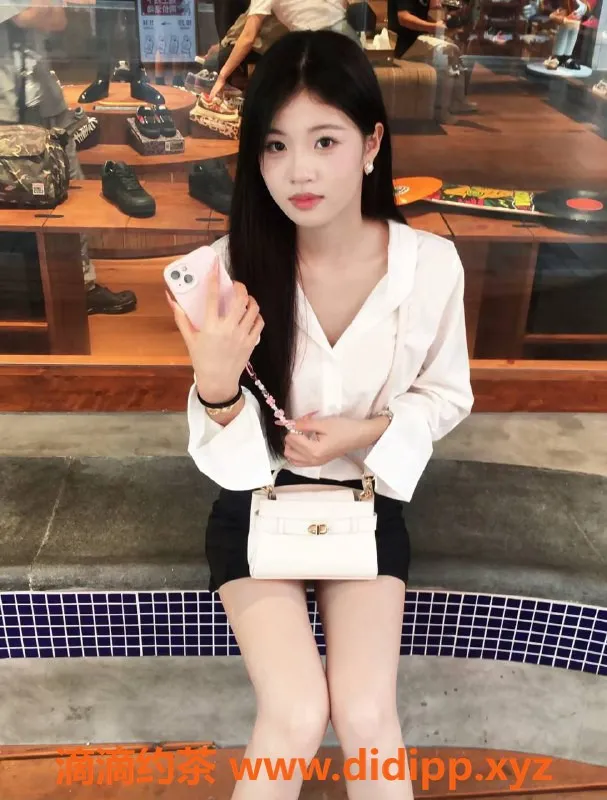 赣州楼凤-南康小芬，168身材，诱惑服务等你体验