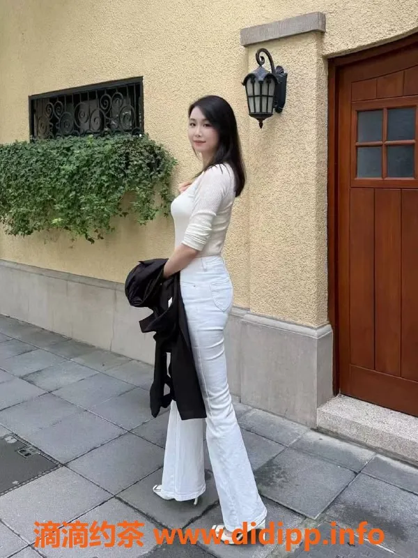 东莞楼凤-南城芊芊，400元私密服务等你体验