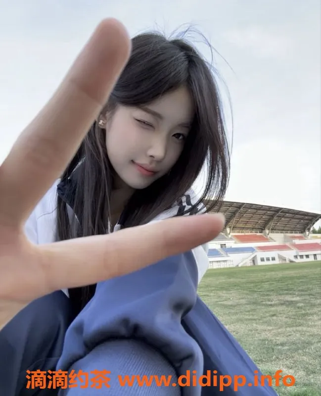 无锡楼凤-滨湖万达超嫩学妹 皮肤雪白 热情服务