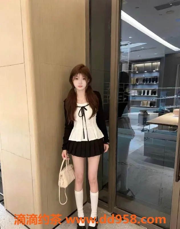 北京楼凤-百子湾蛋挞呀，168cm在校生，茶费1K