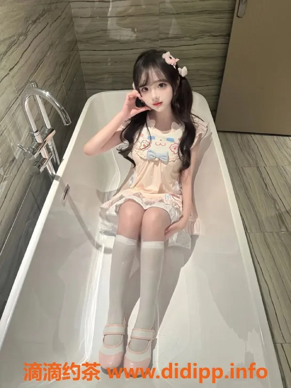 广州楼凤-天河区18岁嫩妹瑶瑶，45kg超赞体验