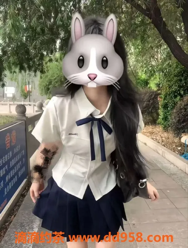 成都楼凤-成华区嫩妹歪歪，驾驭大蟒蛇6P超刺激