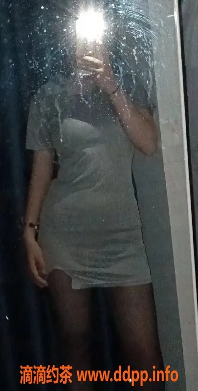 成都楼凤-成都嫩妹清柠，160cm身材诱人，陪洗口爆全能