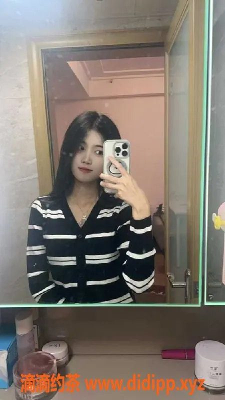 深圳楼凤-龙岗心心，22岁165cm粉嫩妹，水多