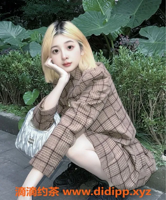 成都楼凤-武侯区演绎御姐魅力 颖儿身材出众