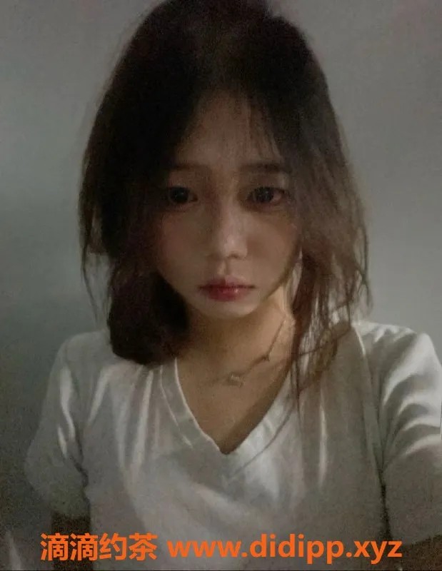 常州楼凤-武进学生妹，身高165，温柔陪浴服务