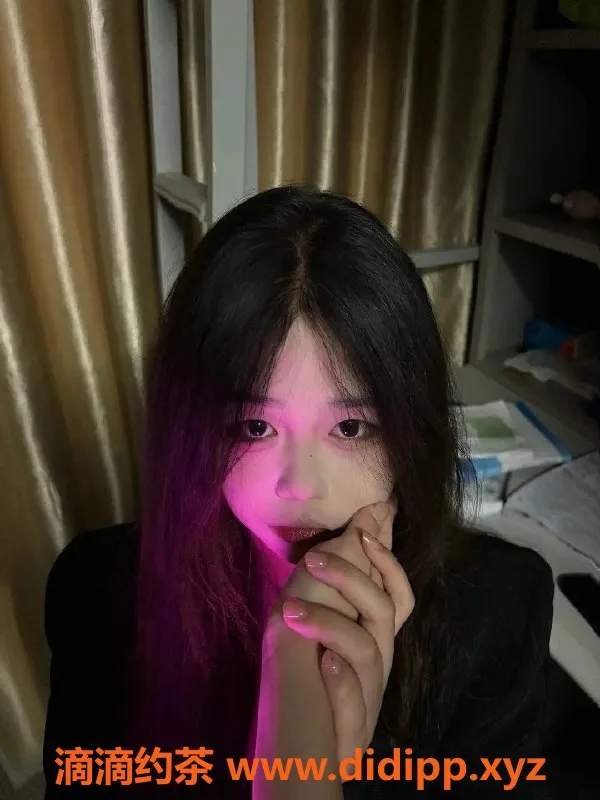 常州楼凤-武进学生妹，身高165，温柔陪浴服务