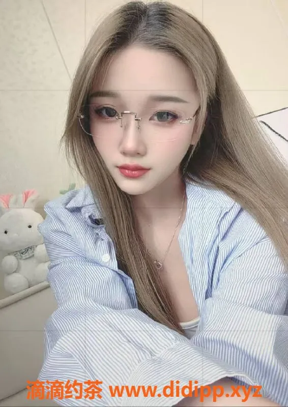 中山楼凤-石岐苏苏，20岁A罩杯，600元起服务体验