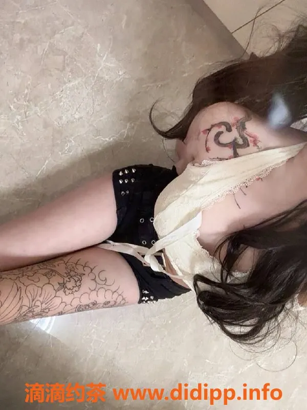 成都楼凤-青羊区豆芽嫩妹，颜值9.0，车费7/12