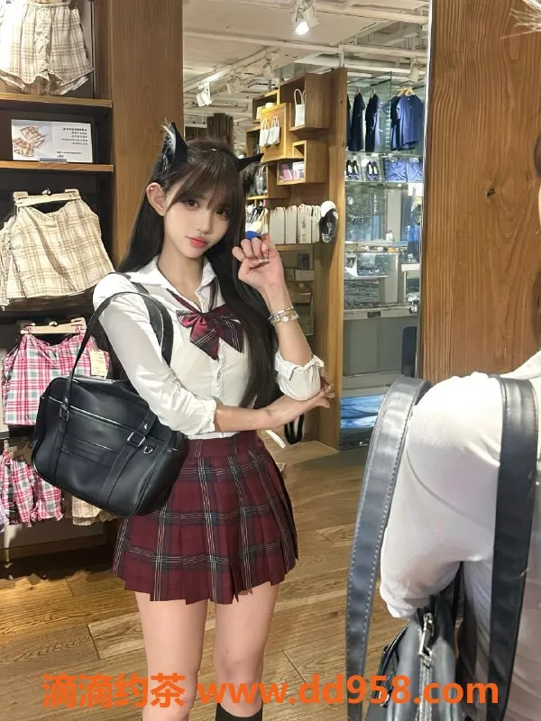 乌鲁木齐楼凤-20岁精致小妹，腿控首选，享受纯欲服务