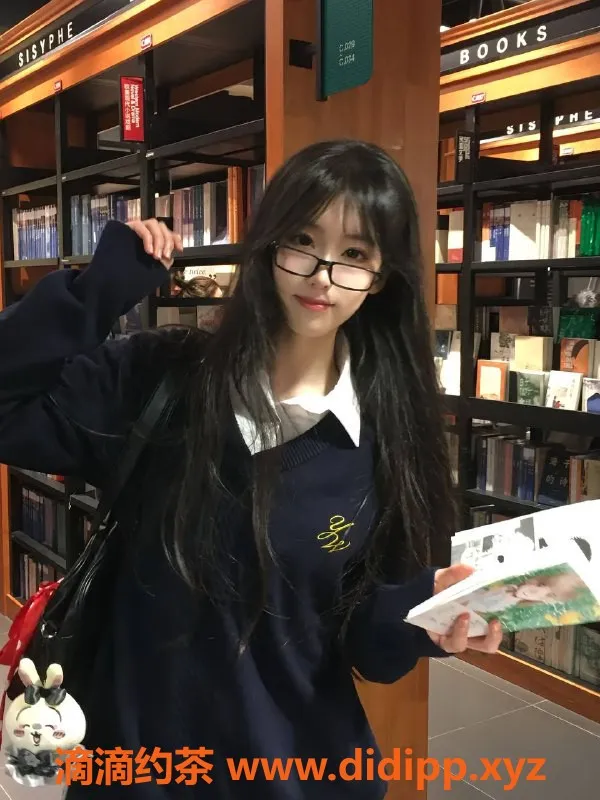 杭州楼凤-杭州娜美，19岁C罩杯，166cm，48kg，1500元/45分钟