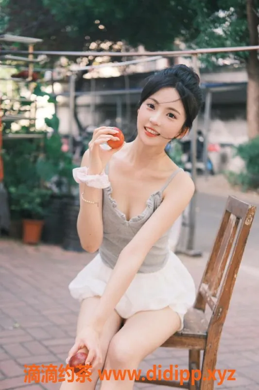 广州楼凤-越秀区瑜曦，20岁艺术学妹，身高167，茶水费灵活