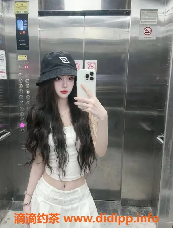 成都楼凤-锦江区田甜，胸围C，7P代聊微胖御姐服务