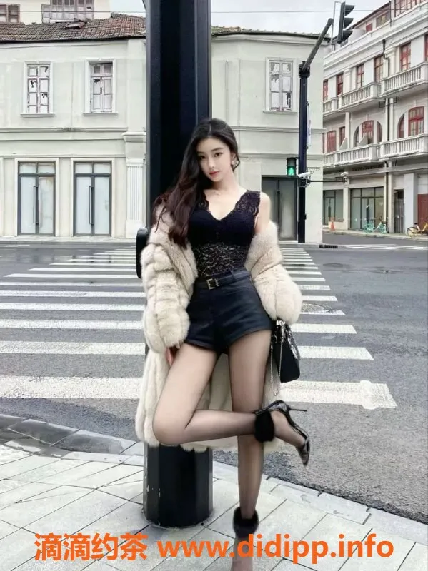 广州楼凤-天河车模叶凯微，1300元起服务体验