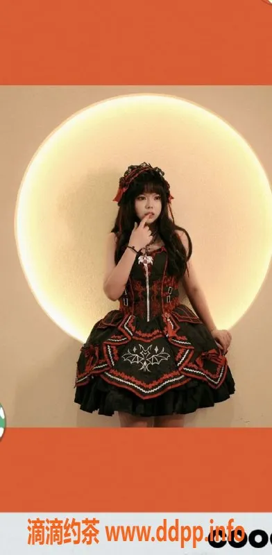 成都楼凤-财富中心梦琪，身材一流大奶萝莉