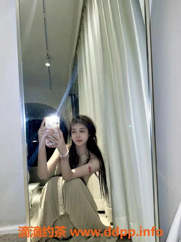 杭州楼凤-滨江区菲菲：嫩妹大长腿，水中技巧超赞