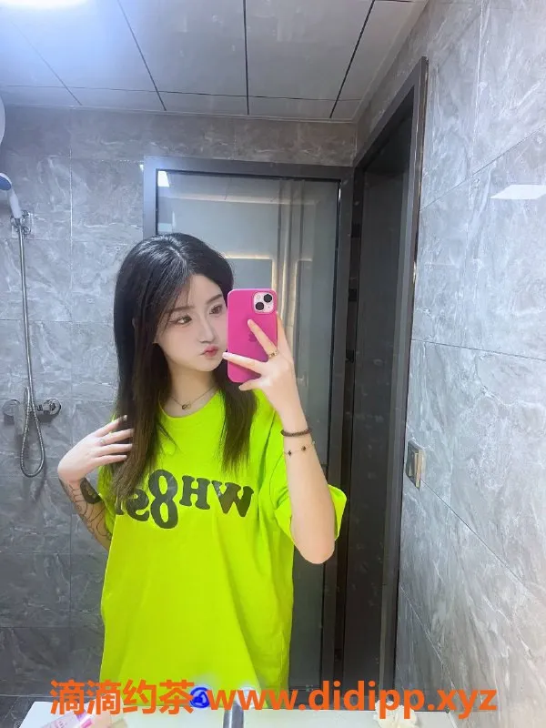 重庆楼凤-江北区18岁思宝，165cm C+罩杯魅力妹子