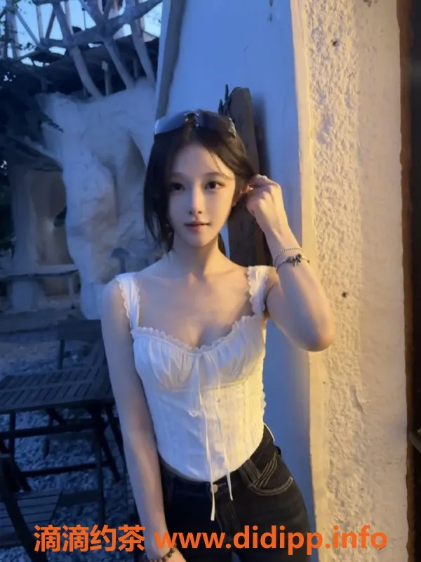 广州楼凤-广州雨洛，20岁大二学妹，163cm，48斤