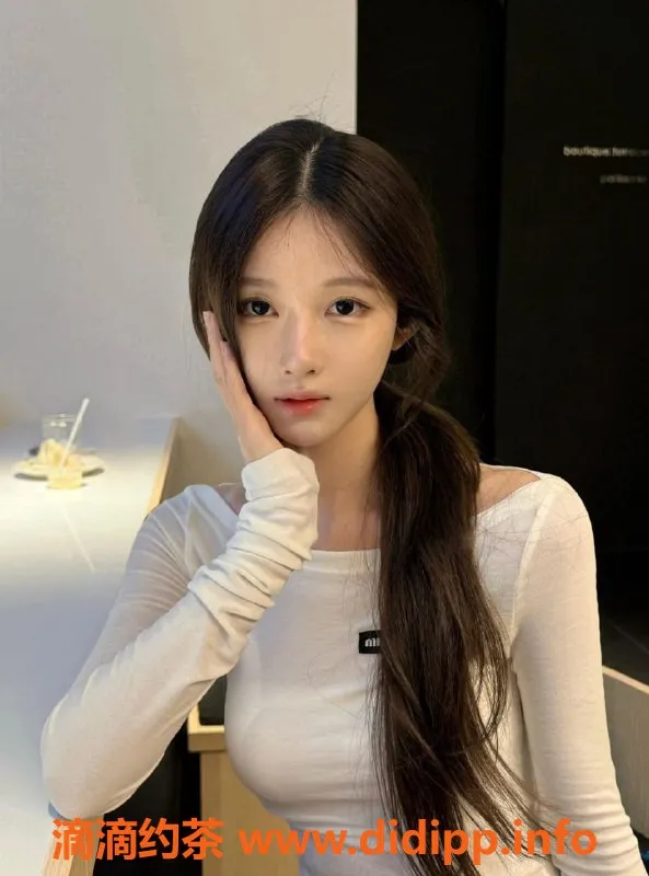 广州楼凤-广州雨洛，20岁大二学妹，163cm，48斤