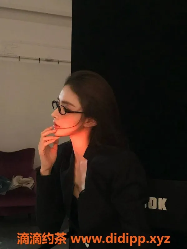 潍坊楼凤-高新区小白，21岁，170cm，98斤，1000元服务