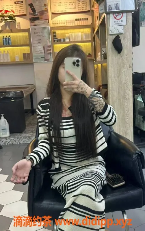 湛江楼凤-湛江小佳，19岁娇小嫩妹，洗吹做服务