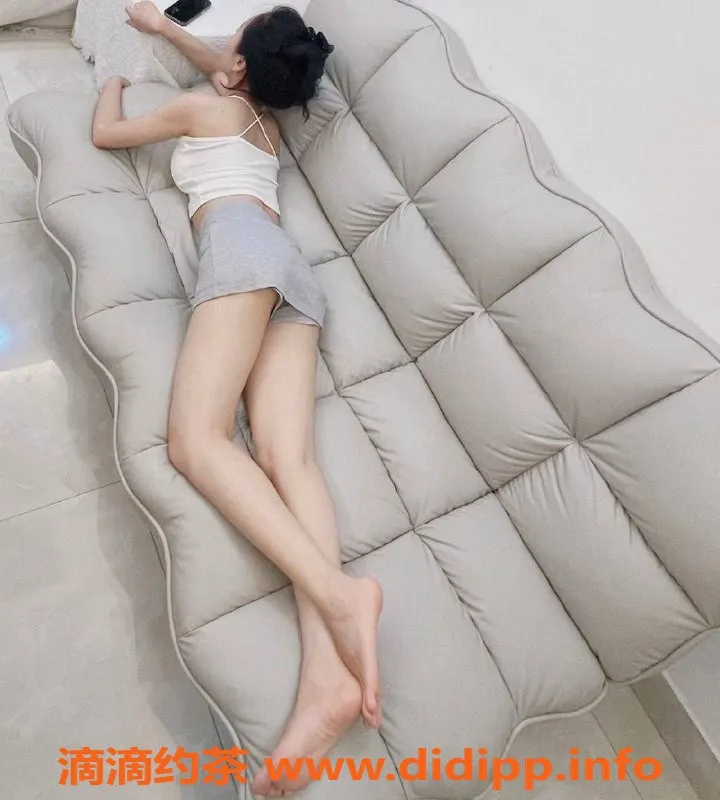 扬州楼凤-扬州邗江95嫩妹钱钱，身材超赞服务贴心