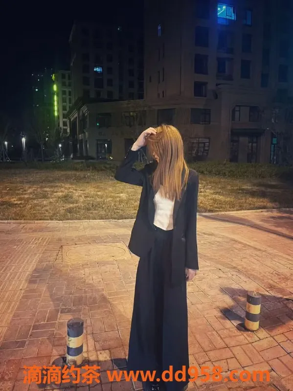 无锡楼凤-锡山区西瓜，初下海嫩妹，身高171cm，54kg，甜美服务