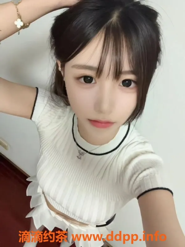 广州楼凤-番禺区20岁清纯女大新星纤雪，身高164，超值体验