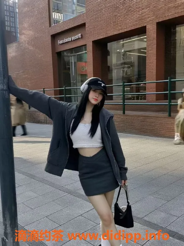 深圳楼凤-深圳梦瑶，700元无套口服务，情趣十足