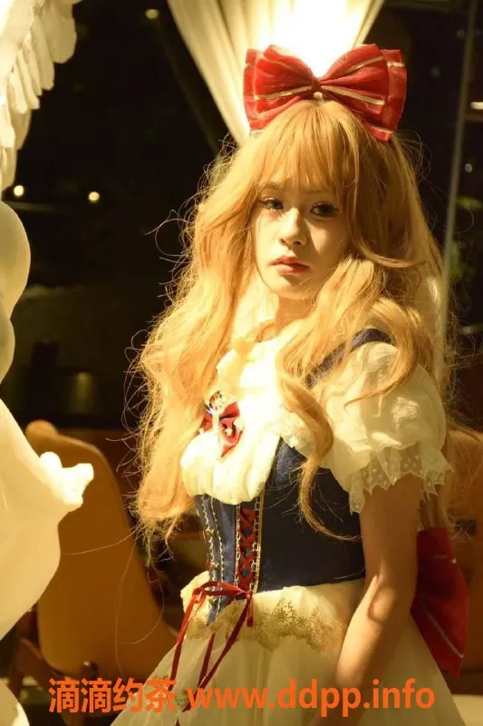 昆明楼凤-盘龙区呆呆，口交、轻微SM服务，800元起