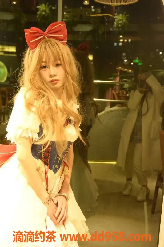 昆明楼凤-盘龙区呆呆，口交、轻微SM服务，800元起