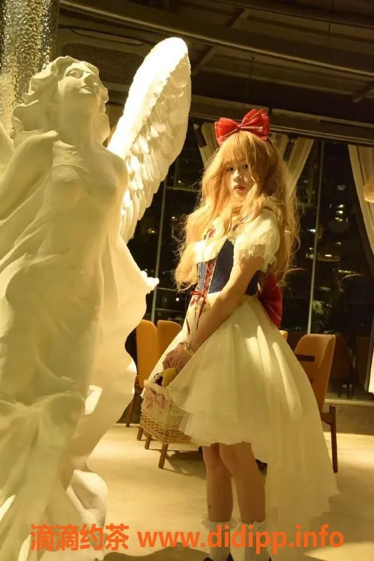 昆明楼凤资源信息,盘龙区呆呆，口交、轻微SM服务，800元起